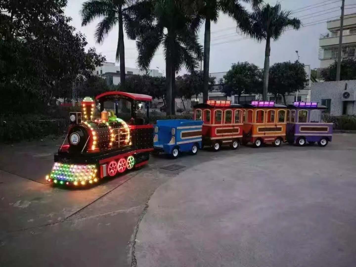 無軌觀光小火車價格，無軌觀光小火車廠家，無軌觀光小火車多少錢